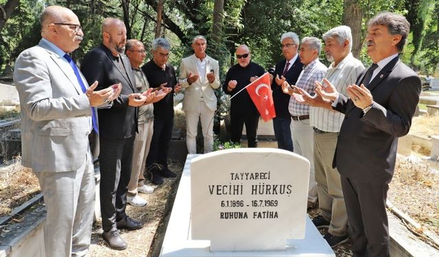 Vecihi Hürkuş, vefatının 56.yılında kabri başında anıldı
