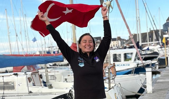 Milli yüzücü Bengisu Avcı'dan tarihi başarı