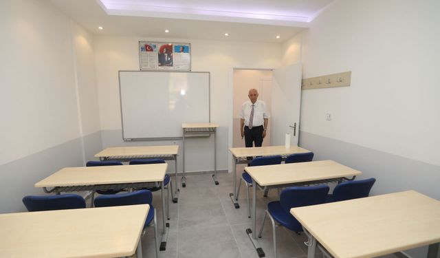 Binlerce gence eğitim, öğretmenlere istihdam