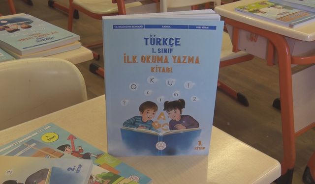Ders kitapları sıralardaki yerini aldı
