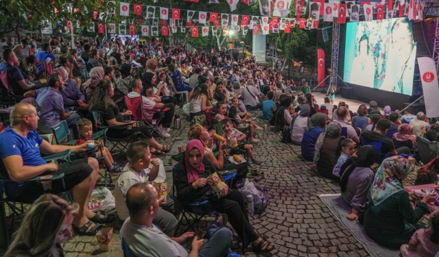 Keçiören’de yaz akşamları açık hava sinemasıyla şenlendi