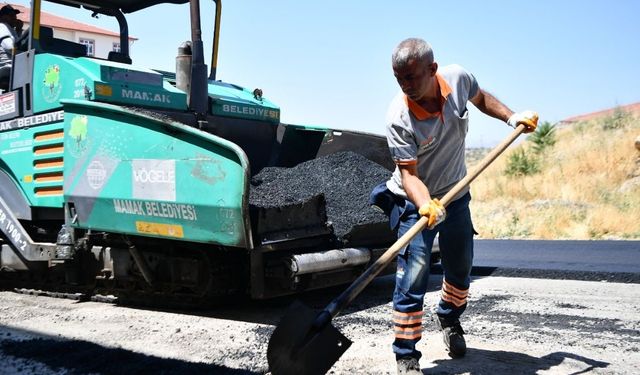 Ekipler iş başında: Mamak'ta yollar yenileniyor