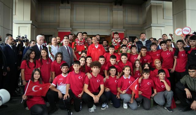 Avrupa ikincisi 12 Dev Adam Türkiye’ye döndü