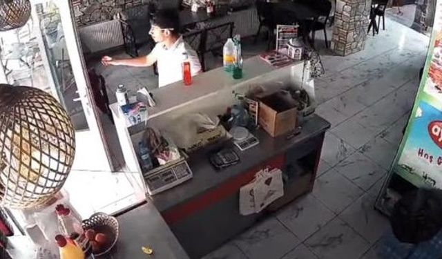5,4'lük deprem anı kameralara yansıdı!