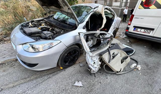 Ankara'da, otomobil ile servis minibüsü çarpıştı: Çok sayıda yaralı var!