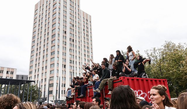 Fransa'da hükümet karşıtı protestolar devam ediyor: 675 gözaltı