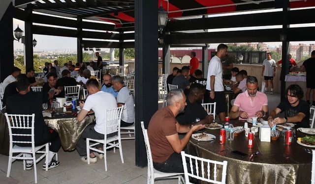 Gençlerbirliği yönetiminden takıma moral yemeği