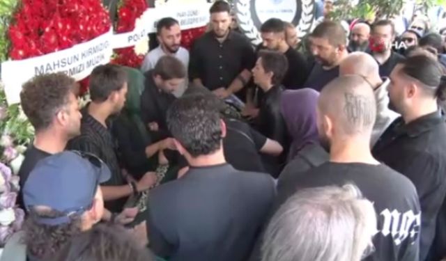 Ünlü şarkıcı Güllü için cenaze töreni düzenlendi