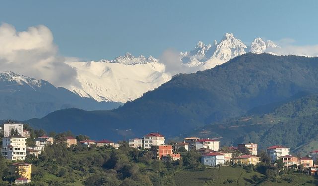 Kaçkar Dağları’na kış erken geldi: Bölge, beyaza büründü