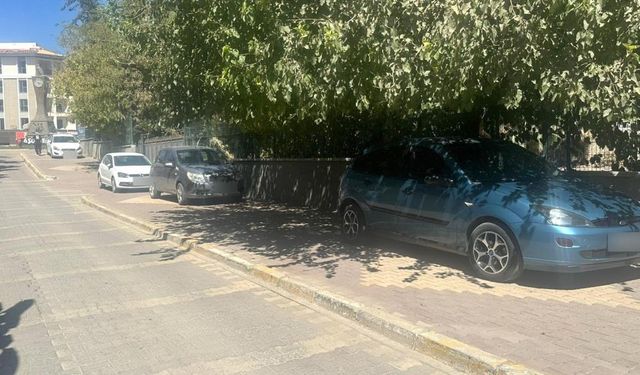 Kaldırımlar park yeri oldu! Vatandaşlar isyan etti