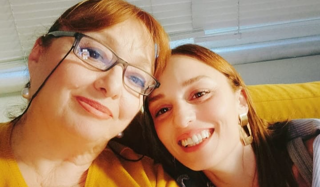 Nilperi Şahinkaya'dan korkutan paylaşım: "Annemsiz yapamıyorum, beni affedin"