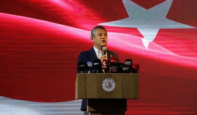 Özgür Özel, Ferdi Zeyrek Amfi Salonu’nun açılışına katıldı
