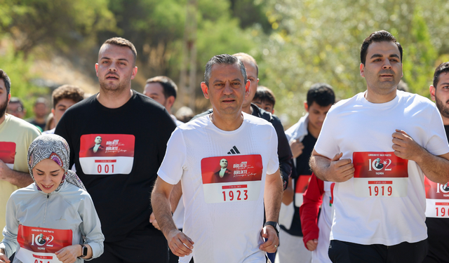 Özgür Özel, Ankara’da 102'nci yıl koşusuna katıldı