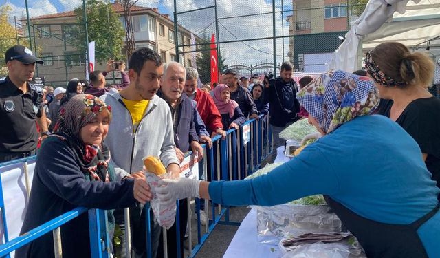 Başkentte Karadeniz rüzgarı esiyor! Festival açılışında 1 ton hamsi dağıtıldı