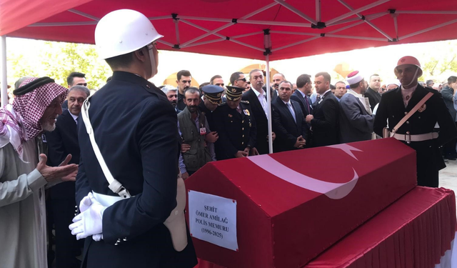 Silahlı saldırıda şehit düşen polis memuru, son yolculuğuna uğurlandı
