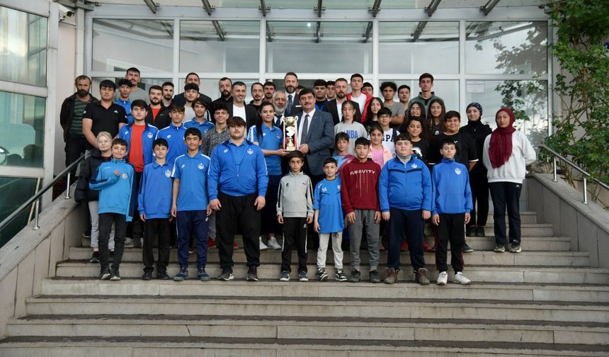 Başkan Oğuz Halter Takımı ile buluştu