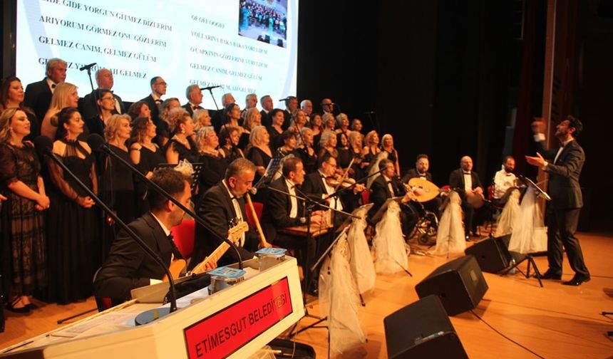 Göksu Türk Sanat Müziği Korosu 13'ncü yıllarını konserle kutladı