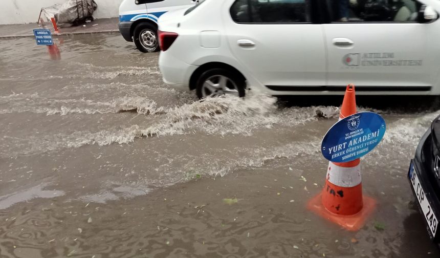 Başkentte dolu ve sağanak yağış hayatı olumsuz etkiledi