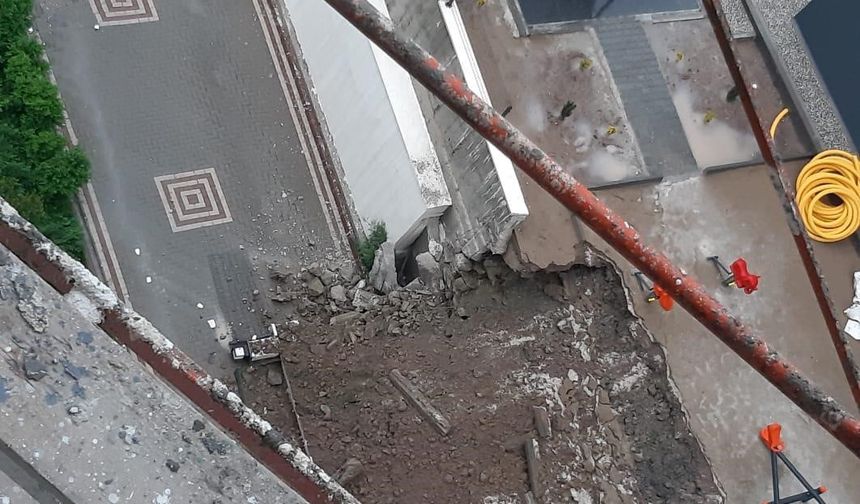 Başkentte şiddetli yağış sonrası istinat duvarı çöktü