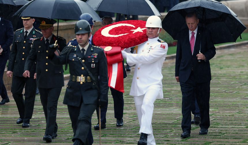 Cumhurbaşkanı Erdoğan, Anıtkabir'i ziyaret etti
