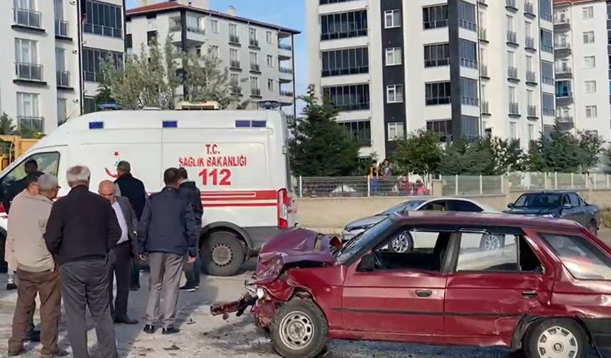 Polatlı'da feci kaza;İki otomobil kafa kafaya çarpıştı