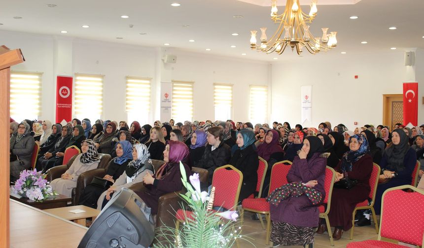 Kahramankazan'da "Savaş, Göç ve Kadın" konulu konferans büyük ilgi gördü