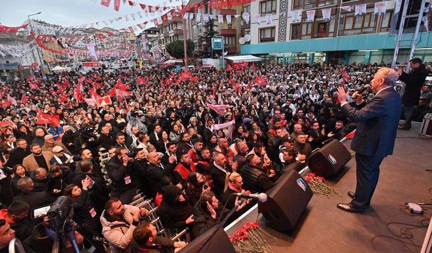 Mansur Yavaş Mamak ve Keçiören’de: “İstiklal Marşı'yla, Türk bayrağıyla gurur duyan herkes bizim yol arkadaşımız”
