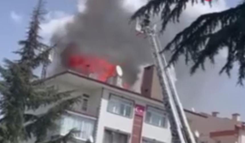 Ankara’da apartman çatısında yangın paniği