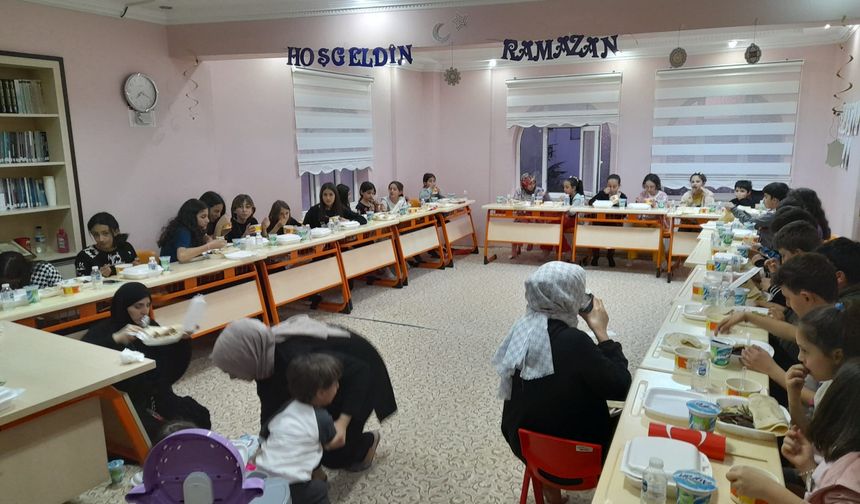 Çankaya Malazgirt Eser Kur’an kursunda çocuklara iftar: 180 kişi iftar yemeğinde buluştu