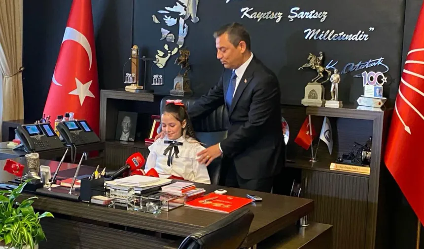 CHP Genel Başkanı Özgür Özel, koltuğunu Dora Mimaroğlu’na devretti