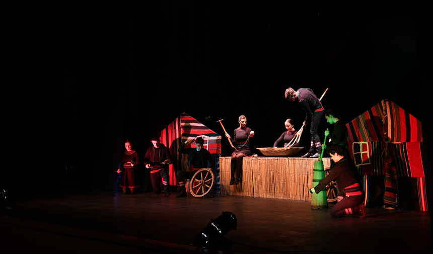 Pursaklar’da ‘‘Bulgaristan Pirin’den Folklor Sihri’’ tiyatro oyunu sahnelendi