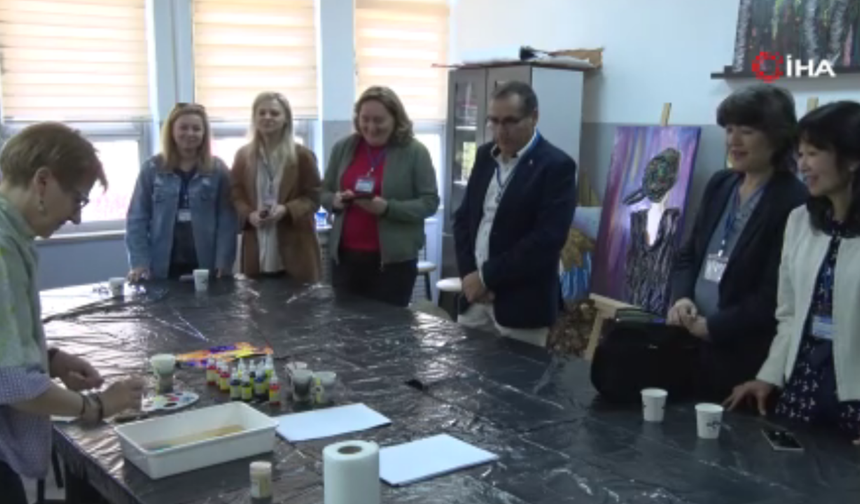 Türkiye’ye gelen yabancı öğrenciler, Ankara'da ebru sanatı ile tanıştı