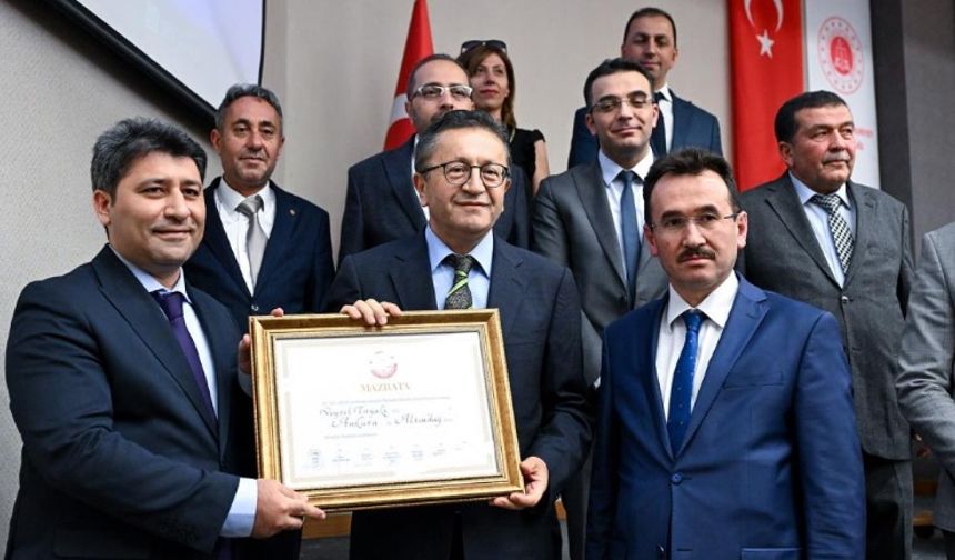 Altındağ Belediye Başkanı Veysel Tiryaki mazbatasını aldı