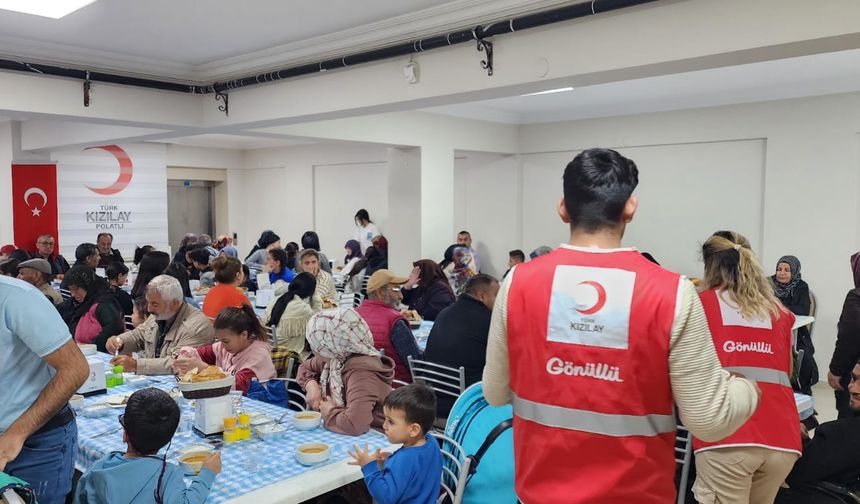 Polatlı Türk Kızılay'ı, ramazan ayında ihtiyaç sahiplerine yardım etti