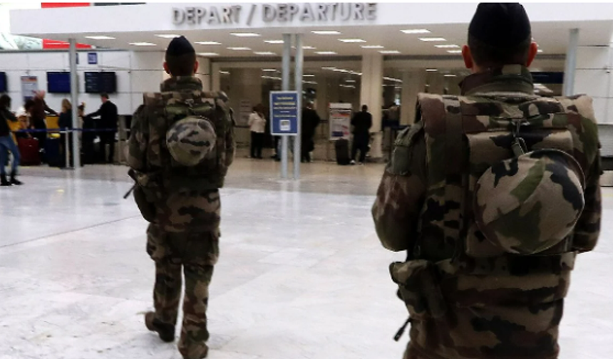 Paris Olimpiyatları öncesi bomba alarmı: Havalimanı tahliye edildi
