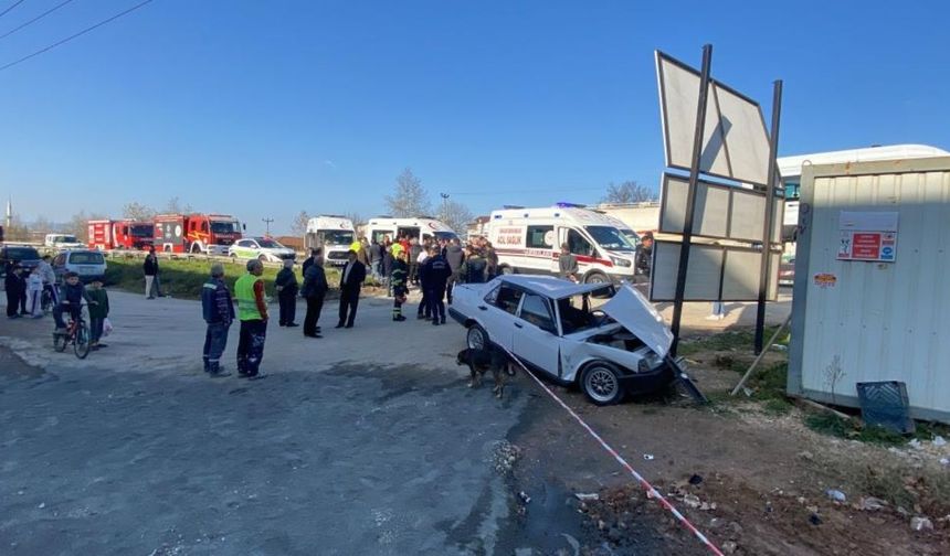 Feci kazada tır ile çarpışan otomobil parçalandı: 6 yaralı