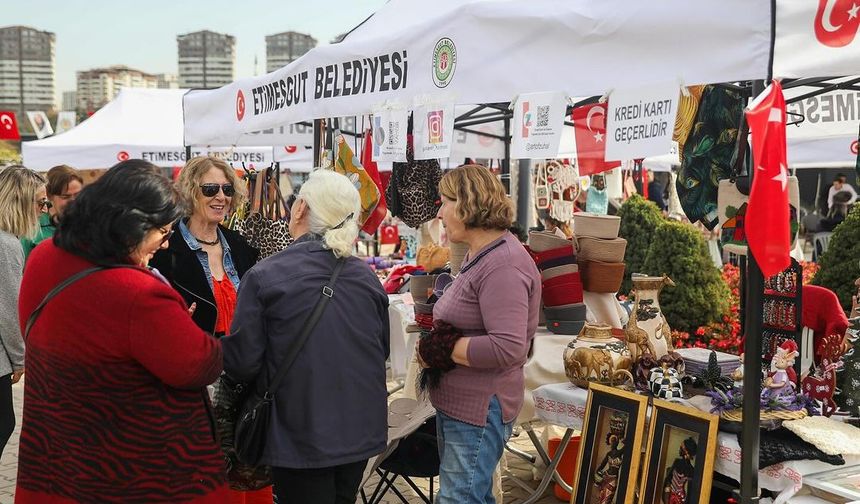 Etimesgut’ta kurulan ‘kadın emeği pazarı’ büyük ilgi gördü