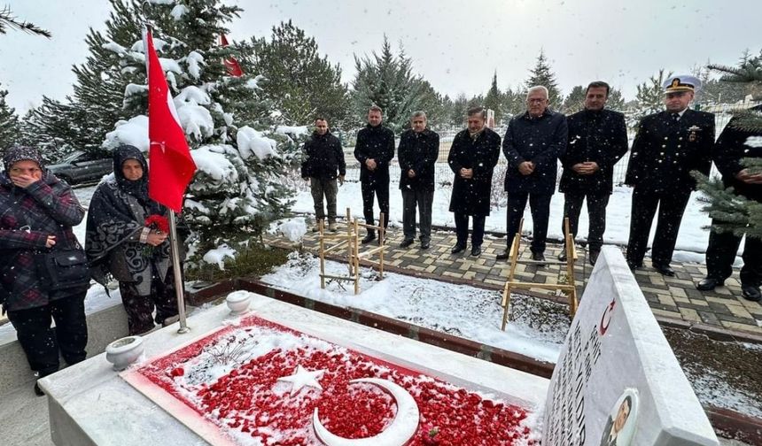 Şehit Binbaşı Mete Yıldırım kabri başında dualarla anıldı