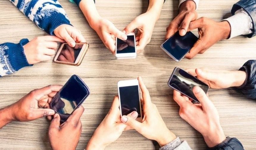 Dikkat! Uzmanından yapay zeka uyarısı: "Mesajlarınız okunuyor, analiz ediliyor"