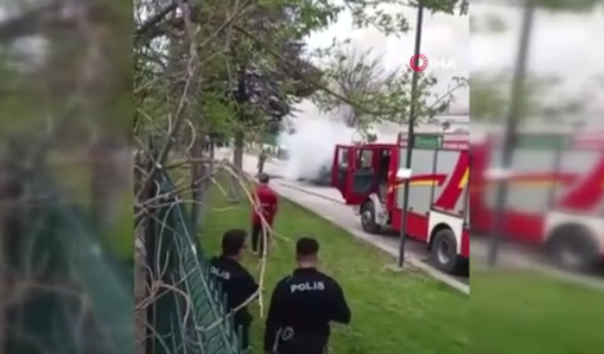 Ankara’da park halindeki temizlik aracı alev topuna döndü