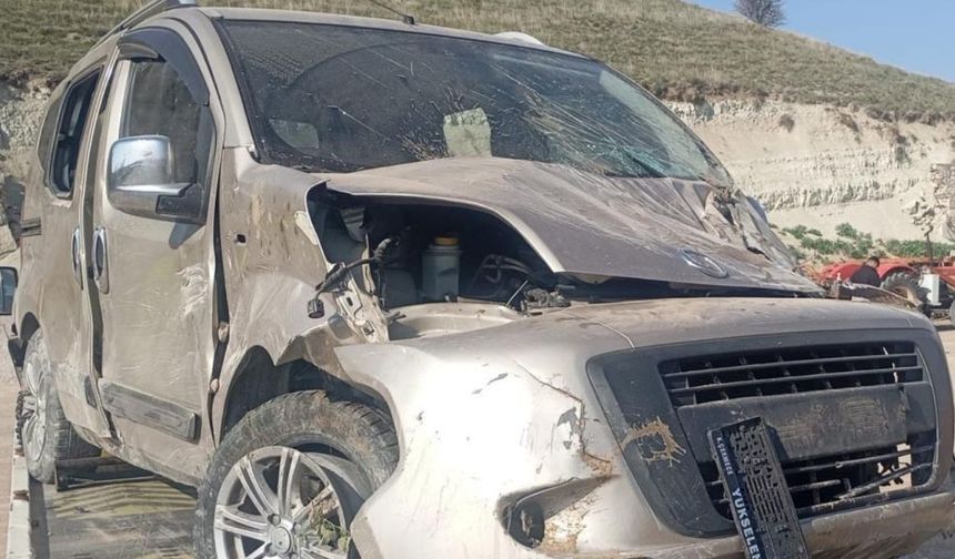 Ankara'da feci kaza: Kontrolden çıkan otomobil devrildi