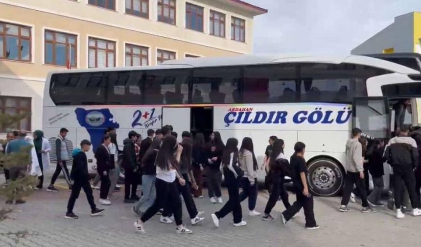 Ardahanlı öğrenciler Ankara’ya yola çıktı