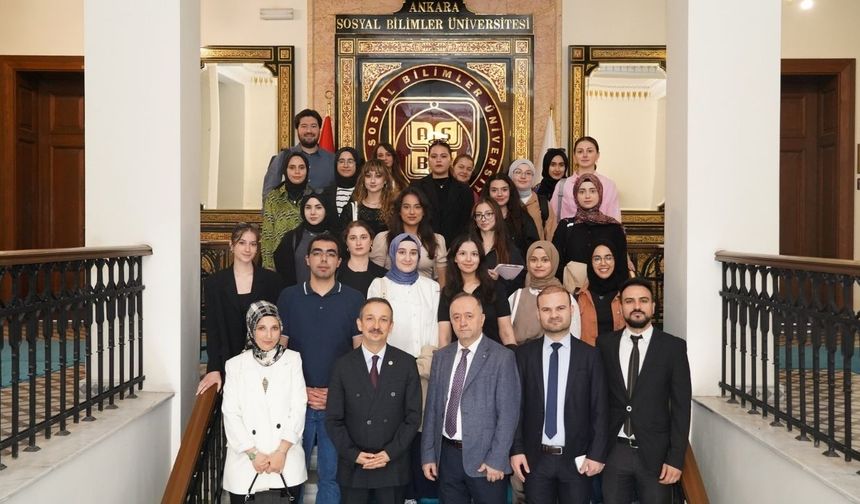 Yunus Nadi Kolukısa ASBÜ’deki genç hukukçularla bir araya geldi