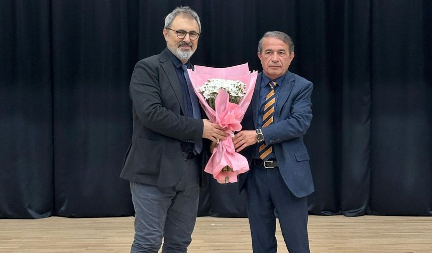 Prof. Dr. Türkçapar’dan gençlere ilham dolu mesaj: Hayal kurmaktan korkmayın