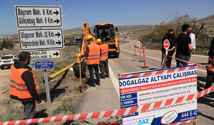 Ayaş’ta doğalgaz hattı için ilk kazma vuruldu