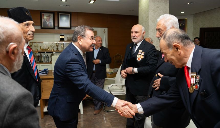 Başkan Yakup Odabaşı personel ve vatandaşlarla bayramlaştı