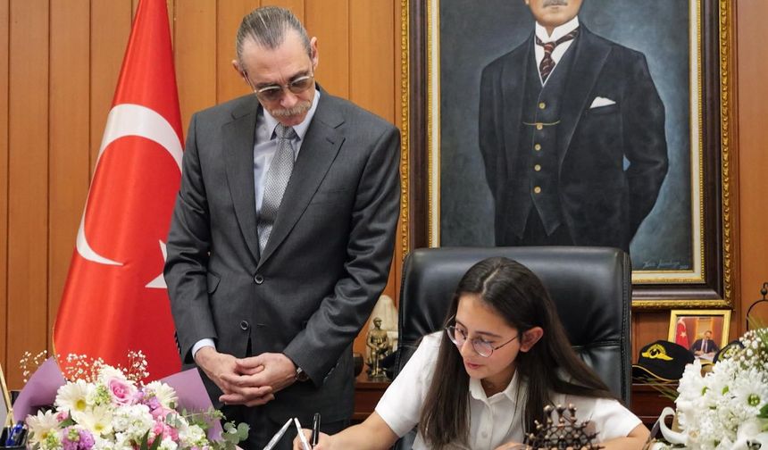Etimesgut’ta 23 Nisan coşkusu: Başkanlık koltuğu Zeynep Zümra’nın oldu