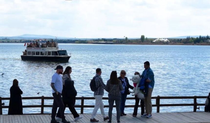 Güzel havayı fırsat bilen başkentliler Gölbaşı'na akın etti