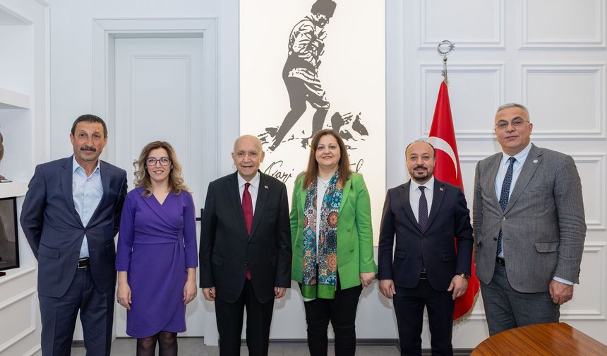 Fethi Yaşar, Afyonkarahisar Belediye Başkanını ziyaret etti