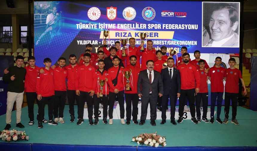 Keçiören Belediyesi İşitme Engelliler Güreş takımı tarih yazdı